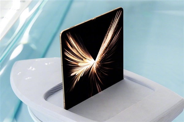 榮耀Magic V5將登陸英國(guó) 旗下折疊屏份額在歐洲直追三星