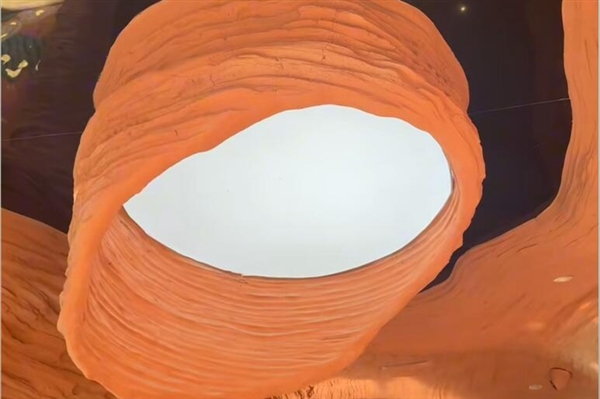 網友在敦煌夜市上廁所：以為誤闖石窟