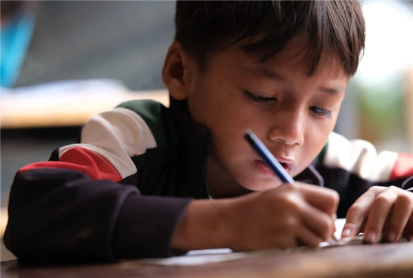 11歲男孩趕作業出現堿中毒：頭暈頭痛 四肢麻木