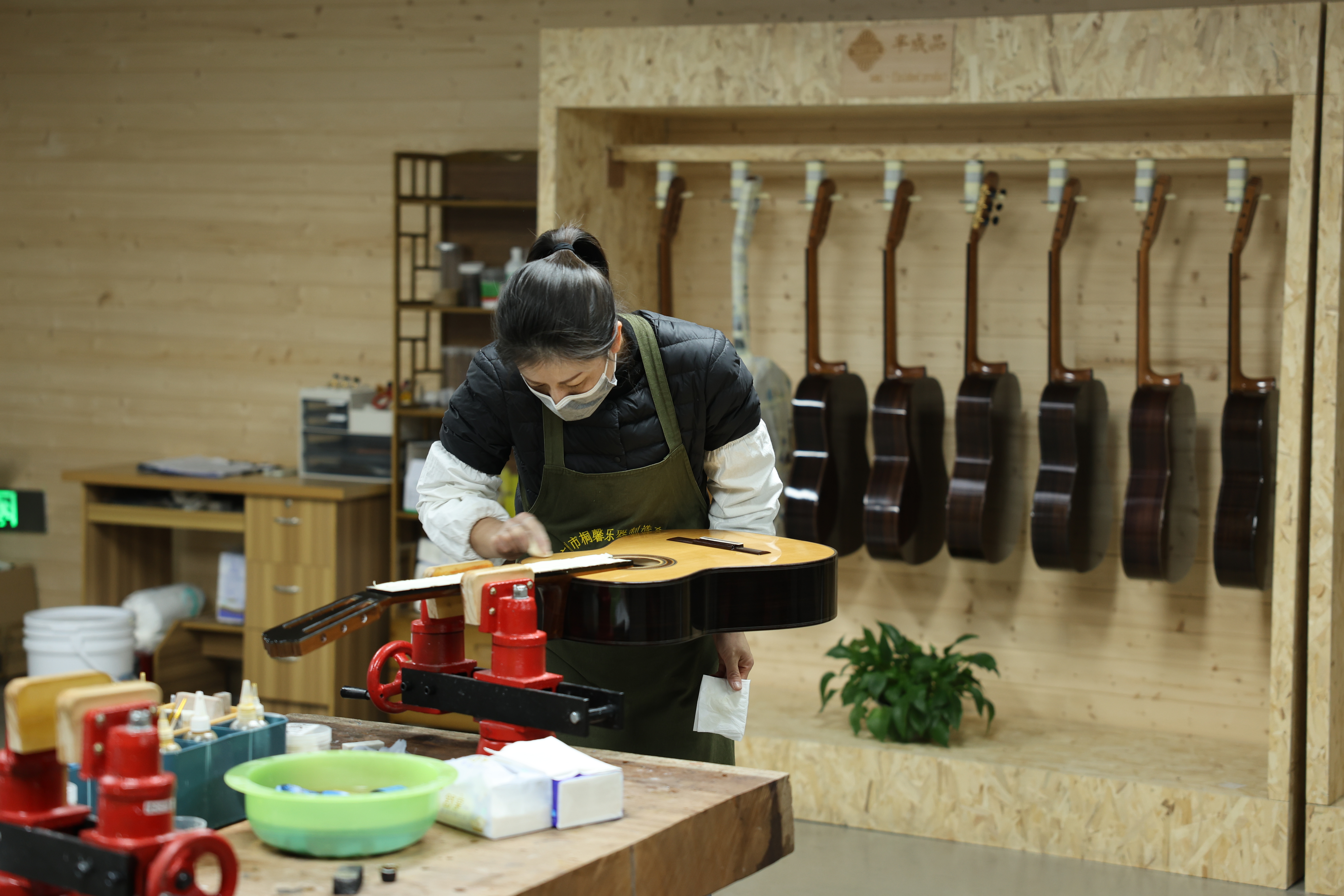 小吉他撥動大產業，打造產業轉移的荊州樣本｜活力中國調研行