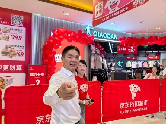 劉強東宿遷逛京東折扣超市：將四店同開