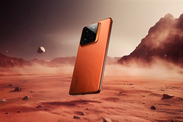 真我高管坐地鐵被拍：真我GT8 Pro差點被曝光