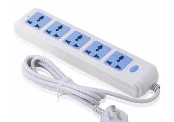 三孔/兩孔都能插 央視提醒萬能插線板快扔掉：早已禁用！