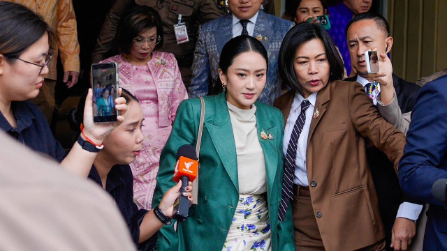 佩通坦被解職背后：他信家族“魔咒”和泰國政壇的恩怨情仇