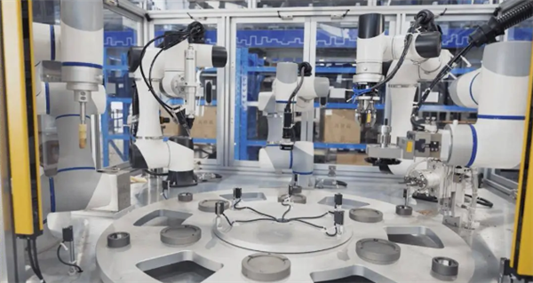 國(guó)內(nèi)首家！越疆機(jī)器人全球生產(chǎn)基地第10萬(wàn)臺(tái)機(jī)器人成功下線