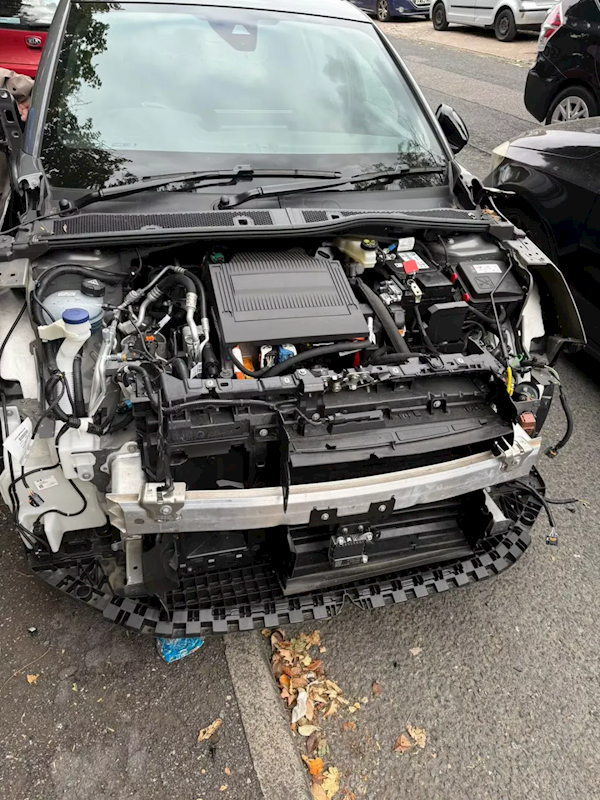 拆車黨猖狂！英國球迷看一場球 出來發現車被拆光