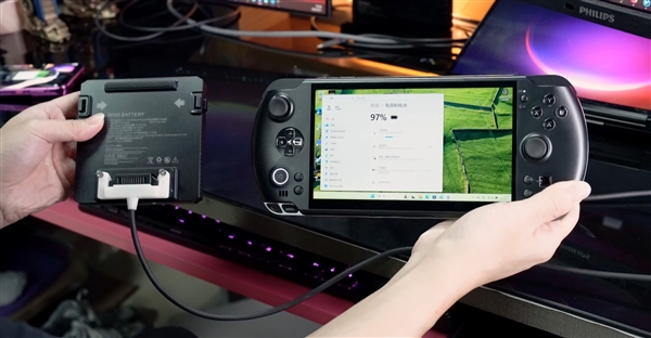 全球第一臺AMD銳龍AI Max  395掌機！GDP Win5首創外接電池