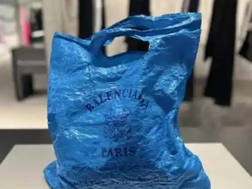 巴黎世家8200元新包像“塑料袋” 官方：采用織物為材料